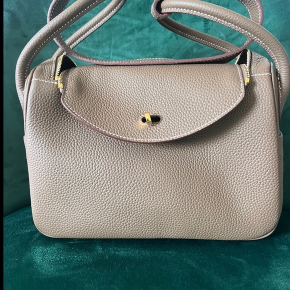 Shoulder taupe bag golden hardware preowned - Picture 2 of 2